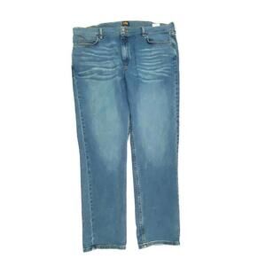 Lee Athletic Fit Men's size 42x34 Medium Wash Blue Denim jeans